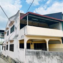 2 storey end lot at happy garden