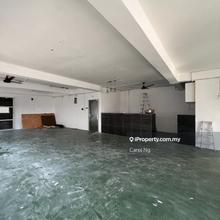 Corner unit 1st floor shop