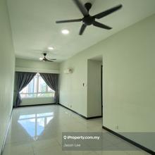 Well-maintained unit in strategic location