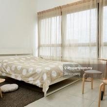 Fully Furnished Middle Room to Let, Queen Bed