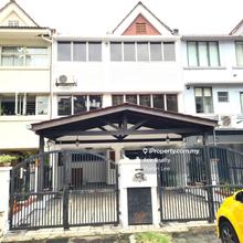 Upper and Lower Unit Townhouse combined into a Huge 3 Storey House