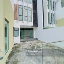 Freehold townhouse guarded at residensi ledang iskandar puteri