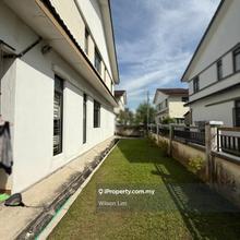 End lot unit with ample parking, face no house and covered parking