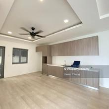 Lakefront Residence 