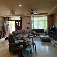A Renovated 2.5 Storey semi D in prime location with good access. 