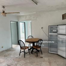 Kota laksamana utama,medium floor solo 3r2b corner lot unit for sale