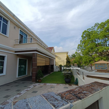 With a nice garden , fully renovated 