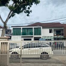 Limited end lot house with side land