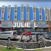 Renovated 4 storey road frontage busy street. Est ROI 5.8%. Price nego