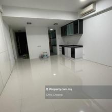 Newly renovated, great swimming pool view