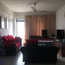 Strategic location short walk to schools and shopping mall.