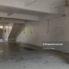 Facing Main Road Ground Floor shop Taman Bukit Serdang, Seri Kembangan