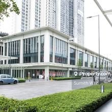Super visible shop lot facing main road and entrance
