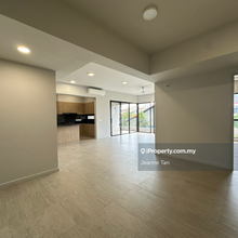 3-bedroom unit behind centre point for rental 
