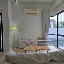 Newly and nice 2.5 Storey Semi-D for Rent!! over 4000 sft land size!!