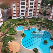 Spacious Unit with Swimming Pool View
