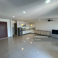 Penthouse, facing sea view, nice unit, 2 living halls, corner