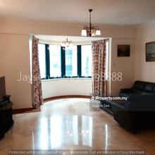 5 minutes walk to LRT & KLCC Park, near to office towers & amenities