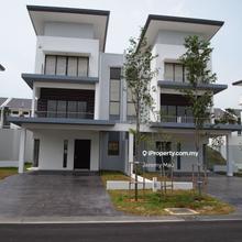 Well maintained 3 Storey Semi Detached @ Jade Hills 