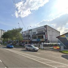 3 storey shop in jalan reko kajang. Facing main road!!