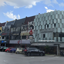 Commercial shop for Sale!! High Traffic and suitable for F&B