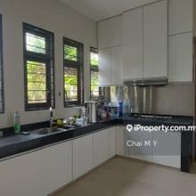 2.5 sty bglow house, freehold title and nice layout 