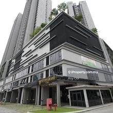 Three Carparks Freehold 1,044 sqft Geo Bukit Rimau Condo for Sale