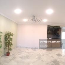 Renovated condo Near to eateries ,shops and golf club.