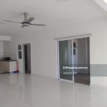4 bedrooms,2 carpark big corner unit at Dpines for sale 
