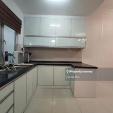 Fully renovated & semi furnished 2.5 sty house near by Bmc Mall 