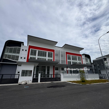 Facing Mainroad Suria industrial park @ Sepang KLIA 3sty Semi-D Factor