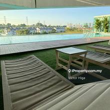 Golf course view/newly renovated/ move in ready/super clean