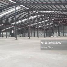 Bukit Raja Selatan huge warehouse with2500amp loading bays for rent