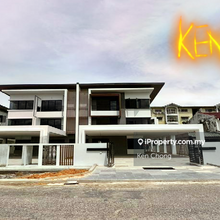 Brand New Taman Lifo Kolombong 3 Storey Semi-D with Lift 