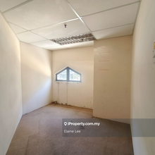 Menara jubilee shoplot for rent in Gaya street 