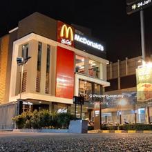 Prime location, Accessibility, Spaciousness, Various shops, Exclusive 