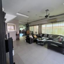 Excellent location , 2 Storey Full Reno End Lot For Sale