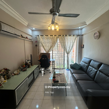 Well maintained, tastefully renovated 
