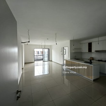 Corner Unit The Parque Residence 1200sqft partially furnished for rent