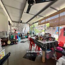 Tampoi Indah/ Townhouse Ground Floor/ Corner Lot/ Renovated Extended 
