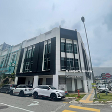 Sri Petaling big corner shop to let! 