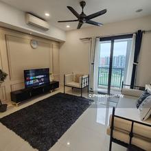 Cosy 2 bedrooms with store room, facing pool and Masjid Diraja