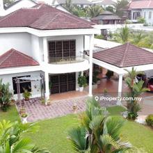 Well kept bungalow with huge lawn in Mutiara Bangi
