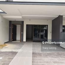 Freehold, Low density, Mature neighbourhoods, Various amenities, G&G