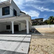 Freehold Double Storey Corner Terrace fully reno