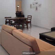 Tip top hse condition, spacious layout, full furnish, full tiles porch