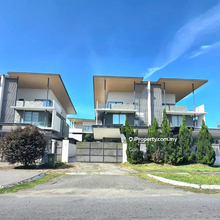 Luxurious 3 Storey Semi Detached House 