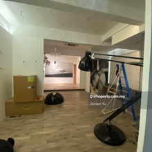 2nd floor with attic to let