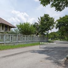 Bungalow Land 
