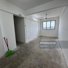 Bayu Nyaman Apartment @ Bayan Lepas High Floor Sea view For Sale !